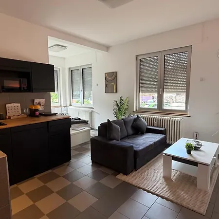 Modernes Designer In Stadtnah Und Ruhig Gelegen Apartamento