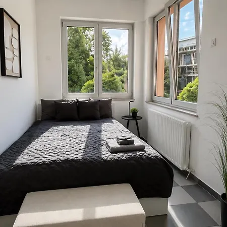 Modernes Designer In Stadtnah Und Ruhig Gelegen