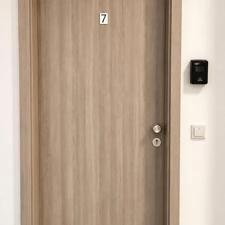 Modernes Designer In Stadtnah Und Ruhig Gelegen